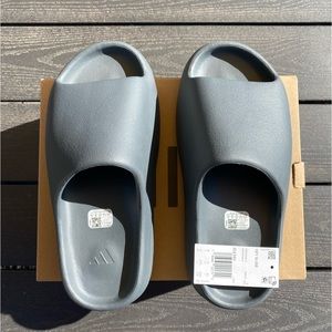 YEEZY SLIDE SLATE GREY SIZE 9